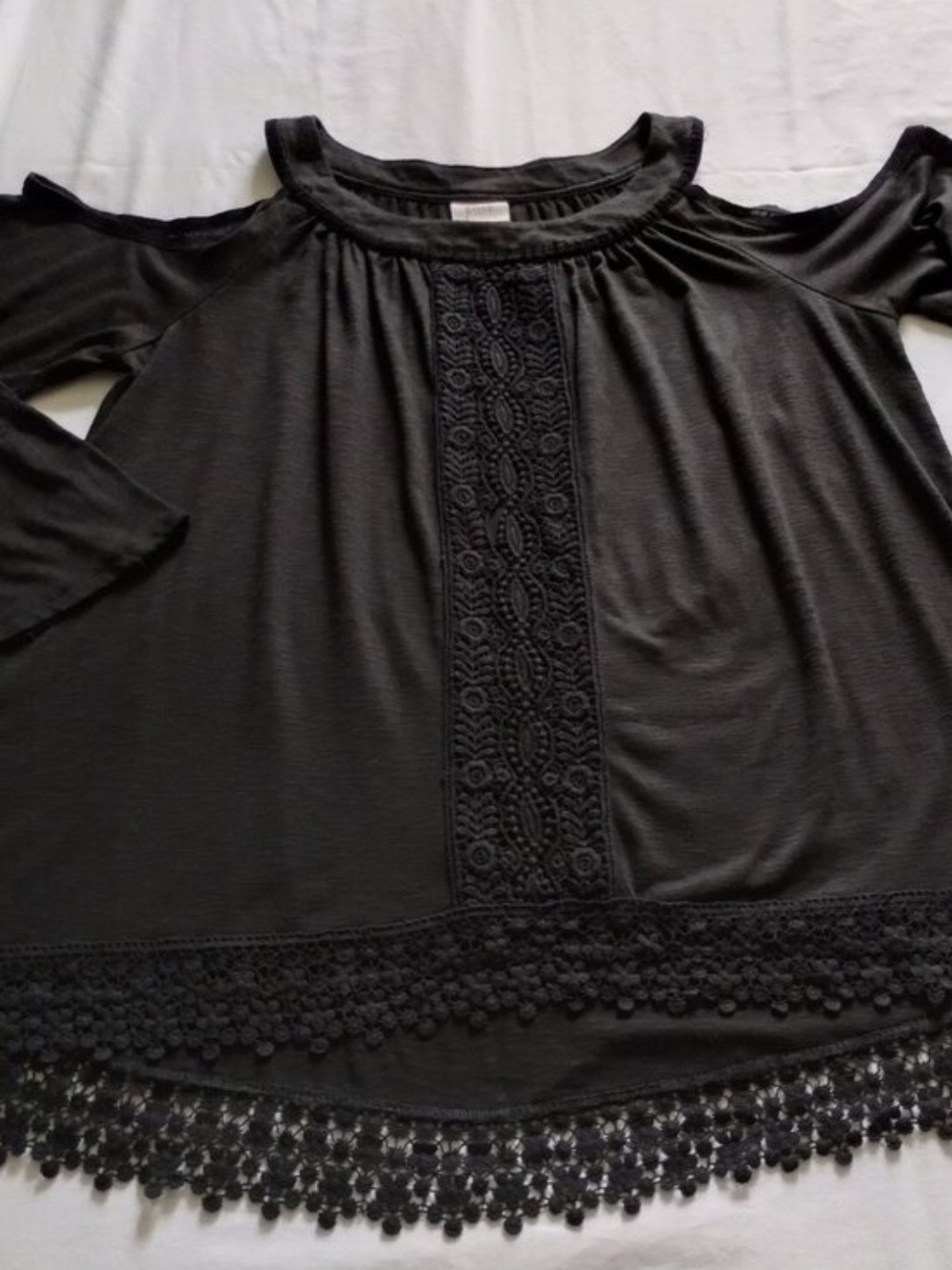 Knox Rose Black Cold-Shoulder Crochet-Trim Blouse